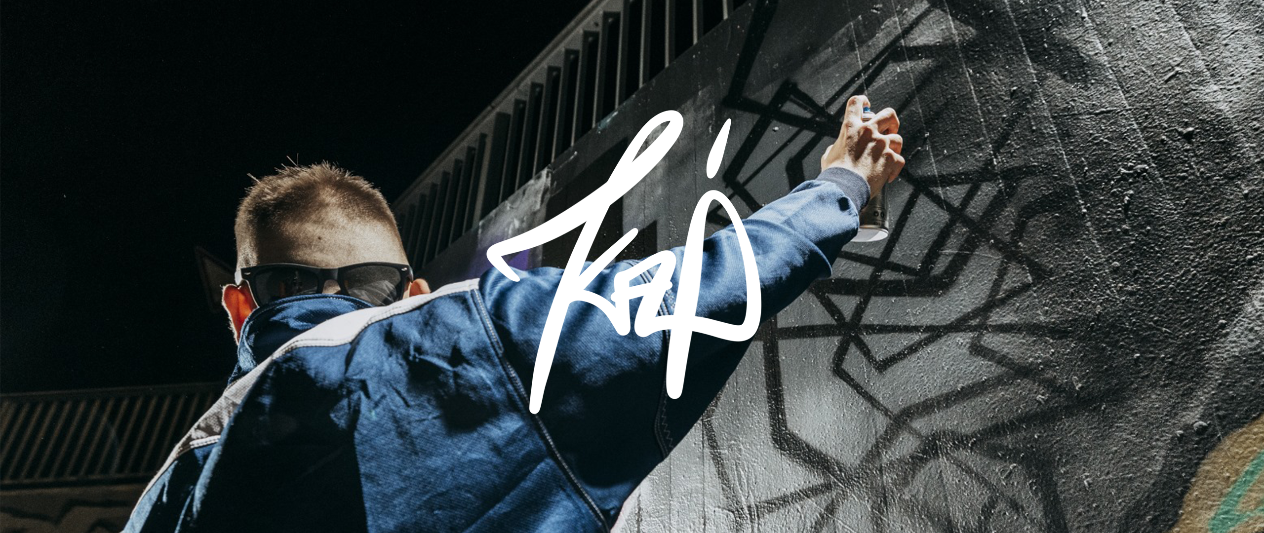 Kai Schatz beim Graffiti sprühen